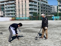 埋まった杭を撤去します